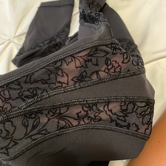 Lululemon leggings WORN ONCE - Picture 8 of 8